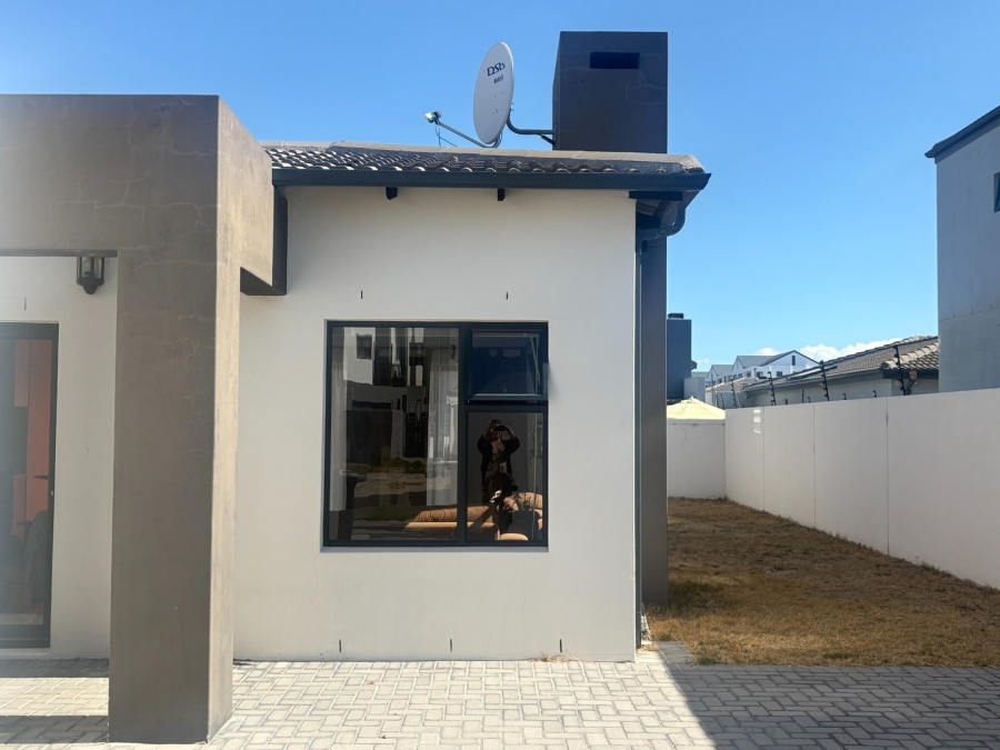 To Let 3 Bedroom Property for Rent in Sandown Western Cape